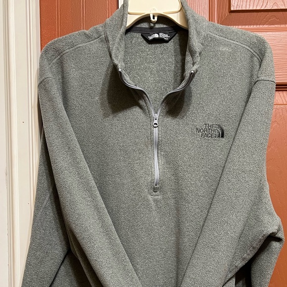 The North Face 1/4 zip - Picture 4 of 8
